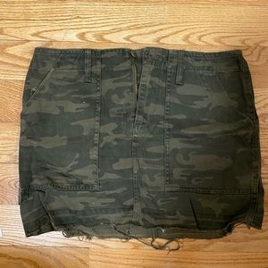 Sanctuary camo skirt size 27